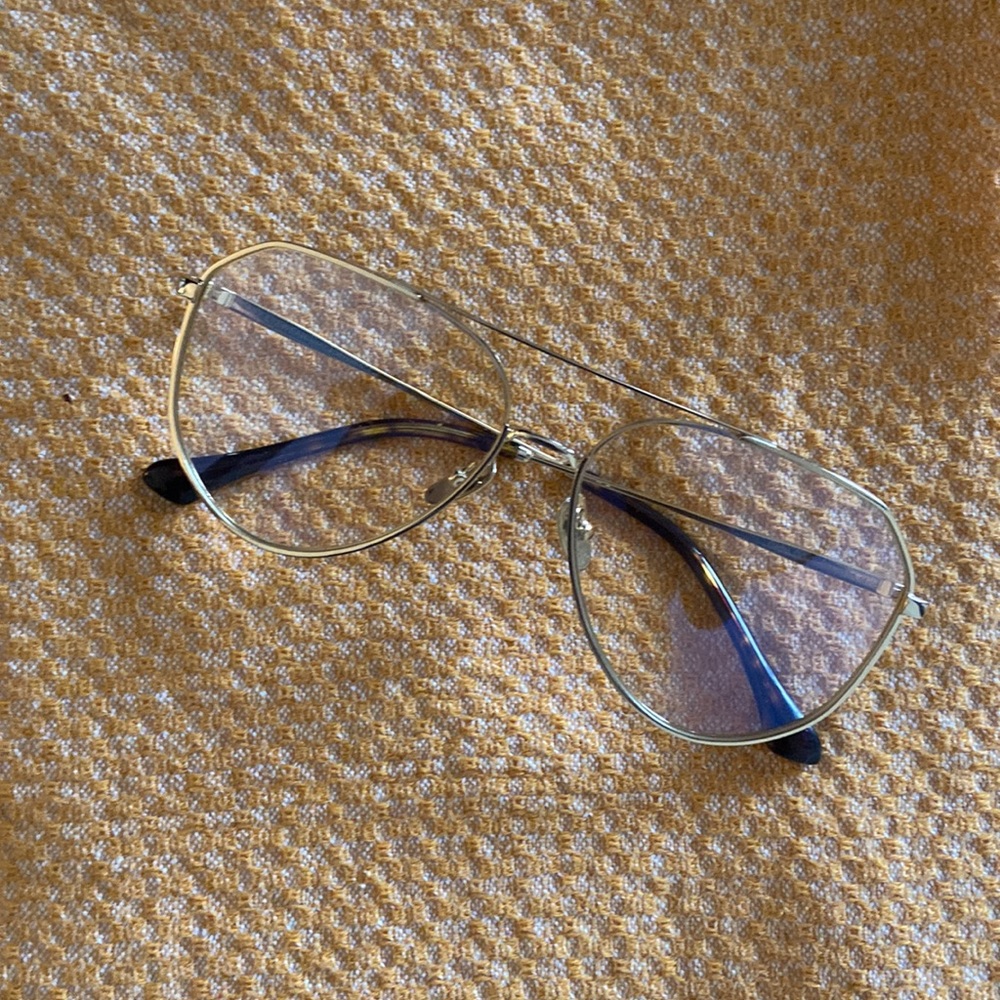 Diff Eyewear Aviator Sunglasses with Yellow-Tinted Lenses and Silver Frame - Picture 4 of 4
